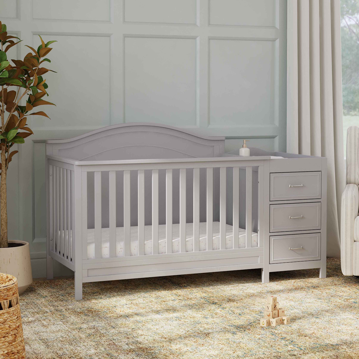 daVinci Charlie 4-in-1 Convertible Crib and Changer Combo - Grey.