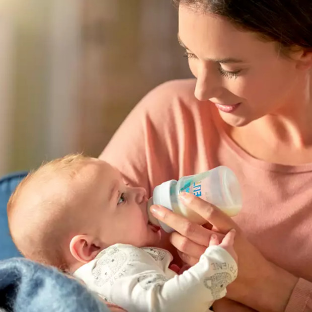 Philips Avent Anti-colic Baby Bottle With AirFree Vent All In One Gift Set.