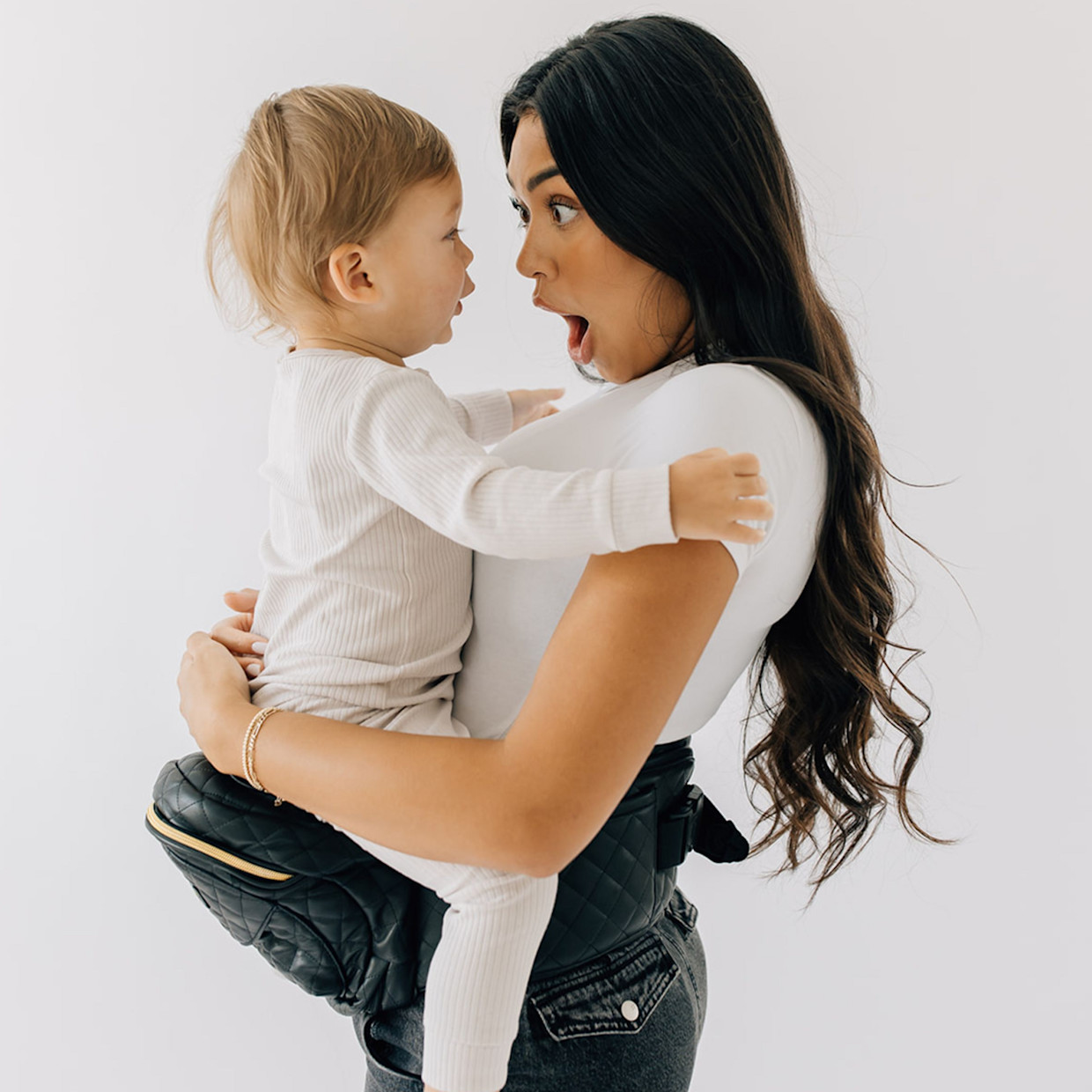 Tushbaby Hip Seat and Snug Carrier 2-in-1 Bundle - Black Vegan Leather, Black Snug Carrier.