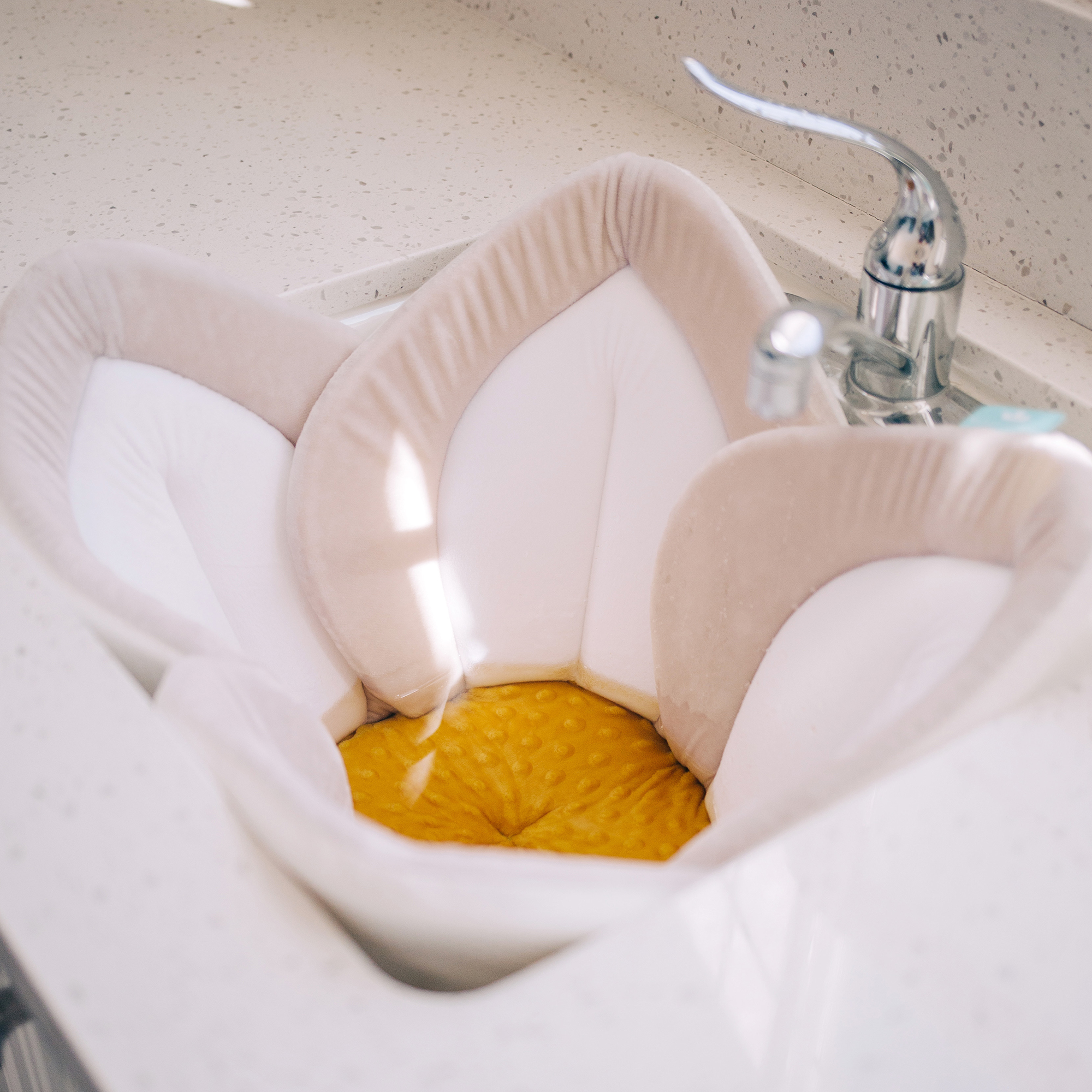 Blooming Bath Blooming Bath x Babylist Lotus Baby Bath - Plush Sink Bather - Daisy.