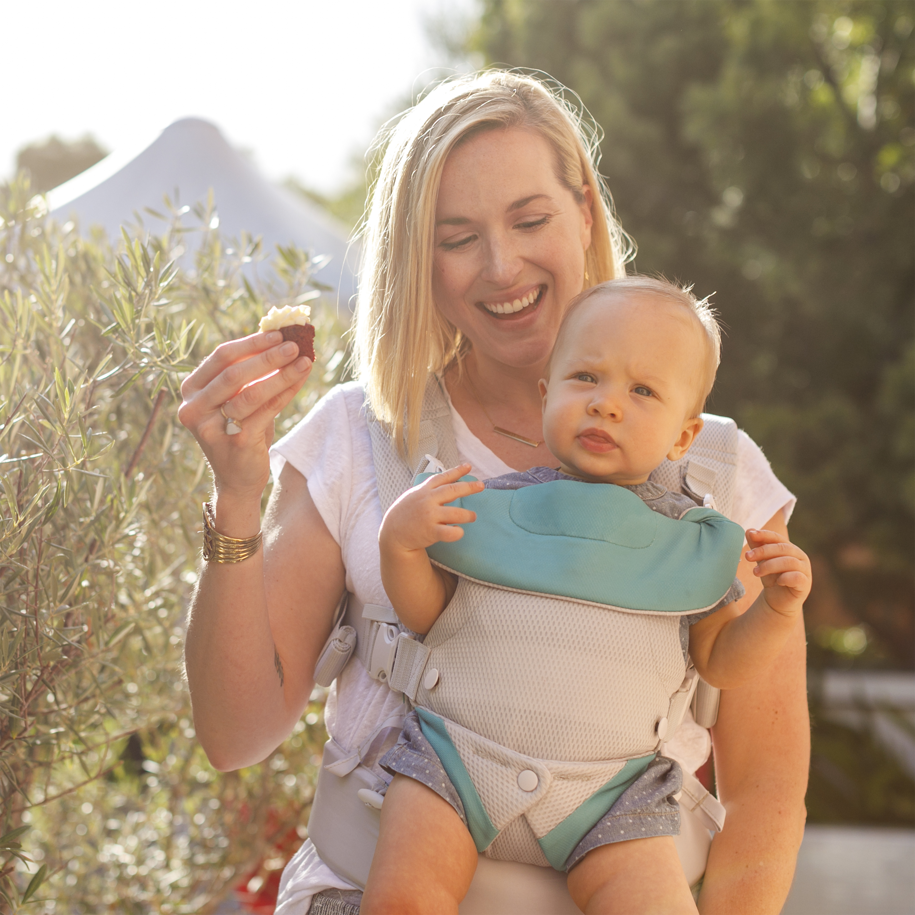 Infantino Flip 4-In-1 Mesh Convertible Carrier.