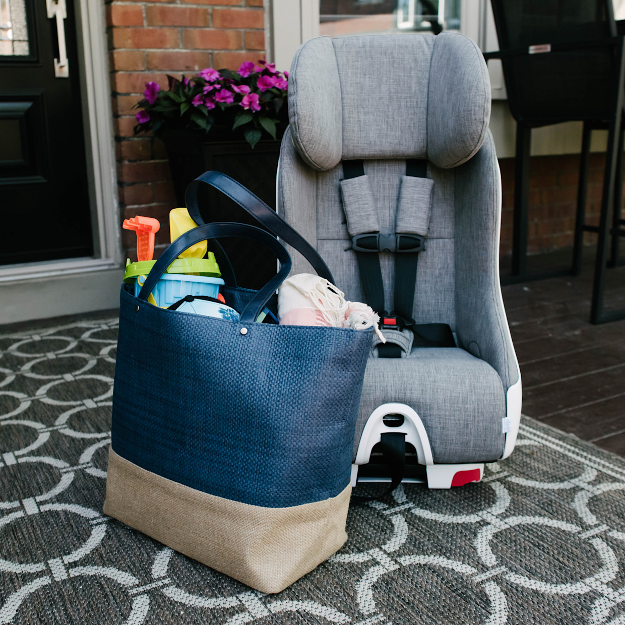 Clek Foonf Convertible Car Seat - Latte Ziip (Flame Retardant Free).