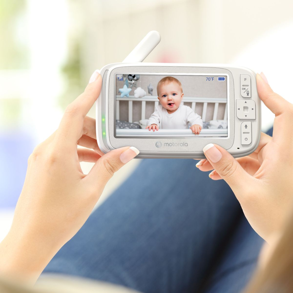 Motorola VM75 5" Video Baby Monitor - 1 Camera.
