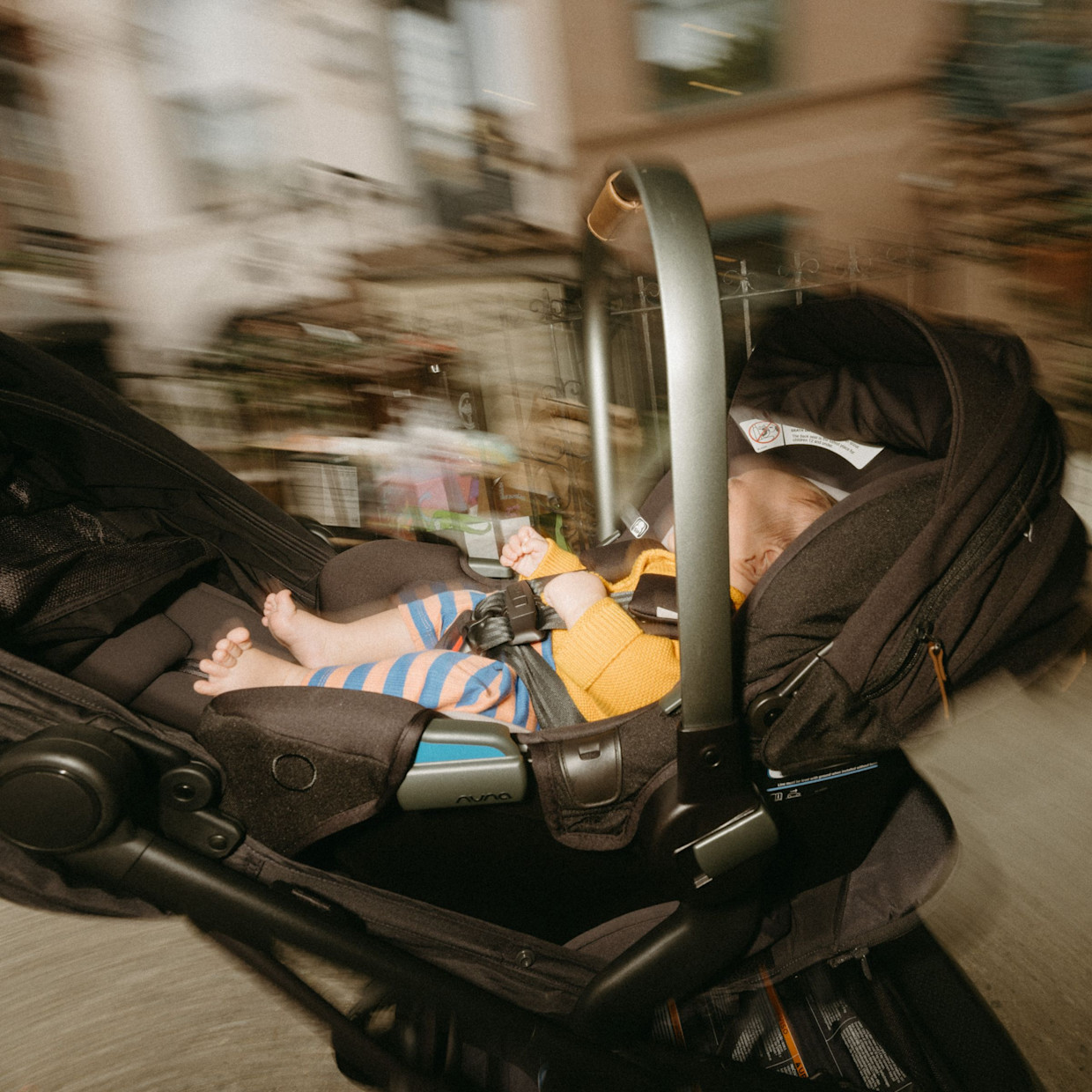 Ergobaby Metro 3 Compact Stroller - Onyx Black.