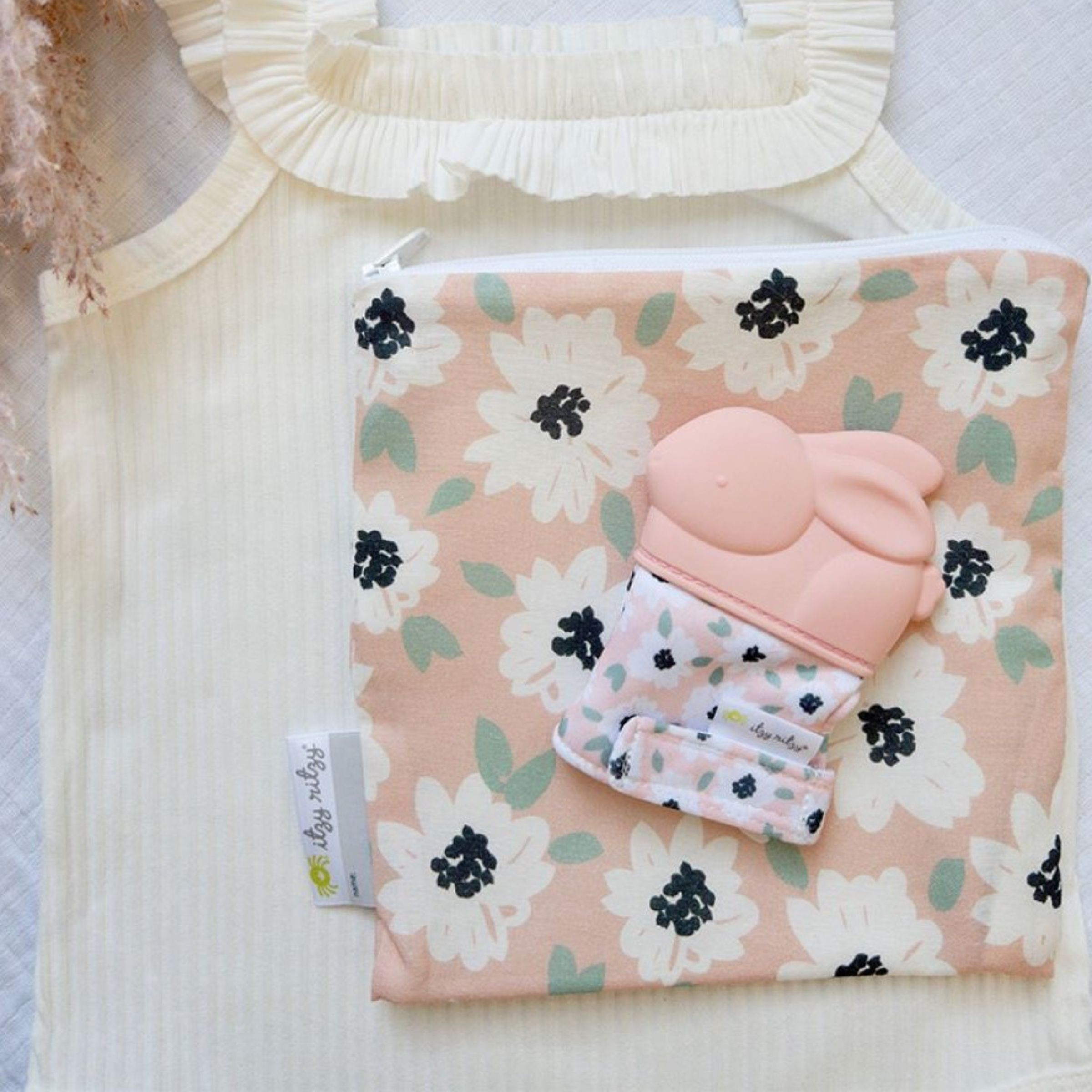 Itzy Ritzy Teething Mitt - Bunny.