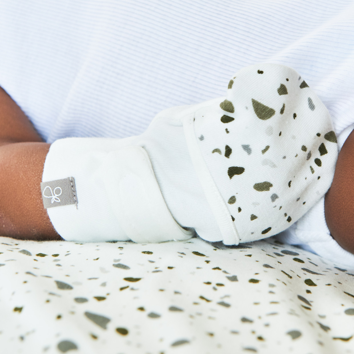 Goumi Kids Stay-On Baby Mitts (3 Pack) - Moss + Terrazzo + Sandstone, 0-3 M.