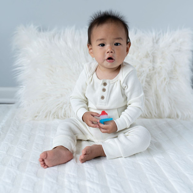 Itzy Ritzy Soothing Silicone Teether.