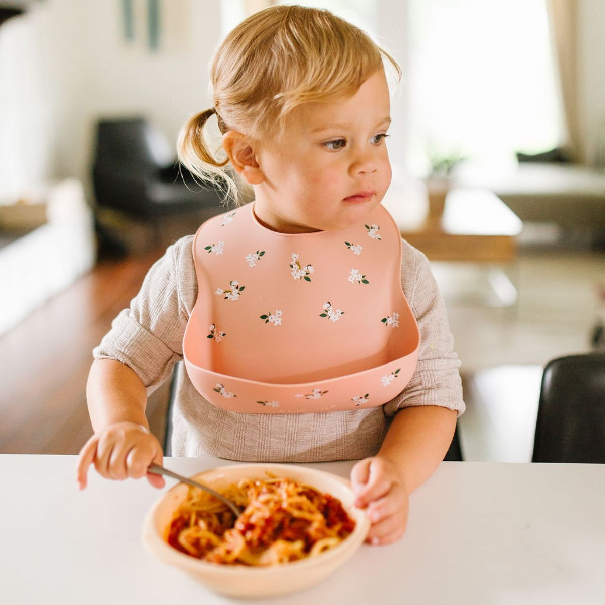 Loulou Lollipop Printed Silicone Bib - White Flowers.