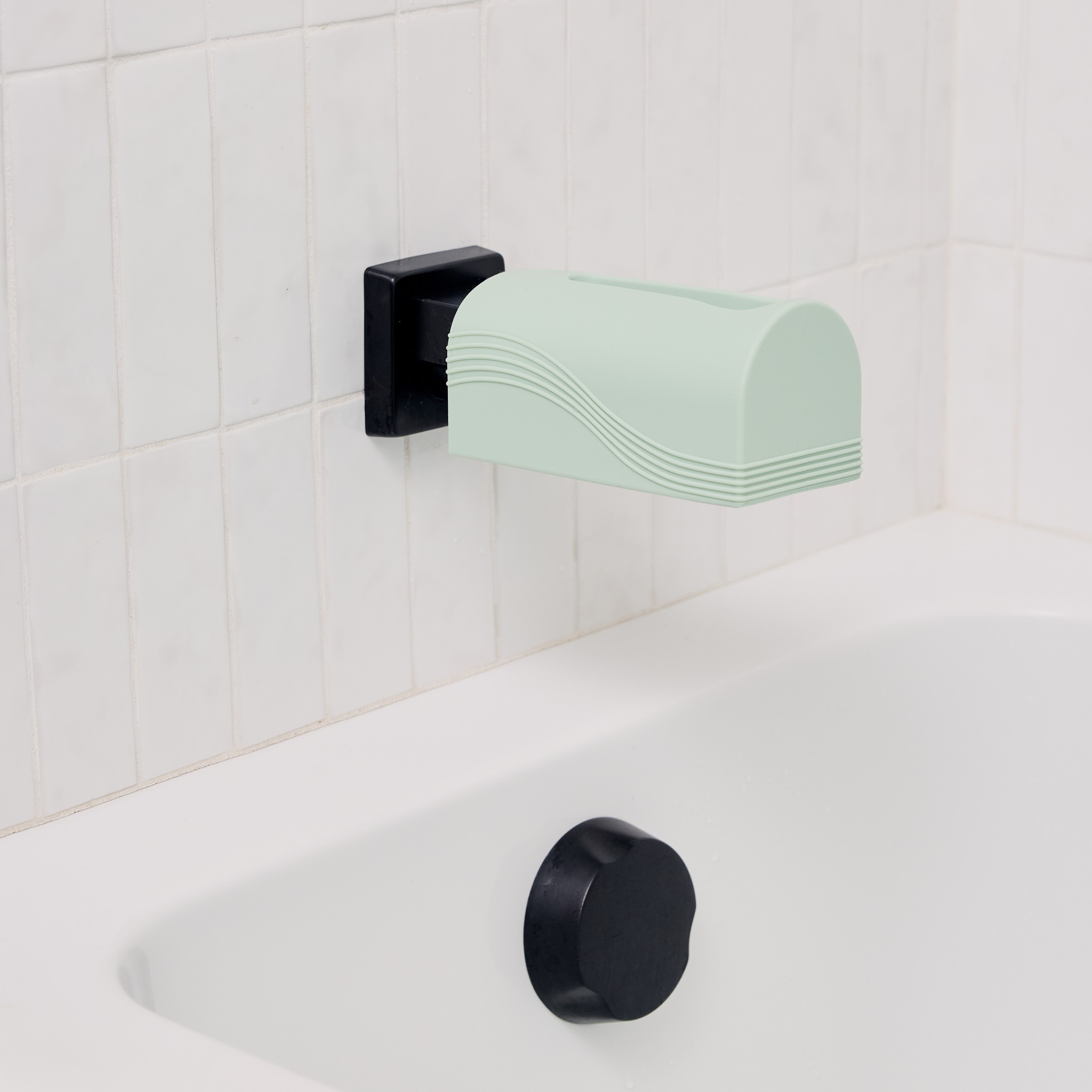 Milou Modern Spout Cover.