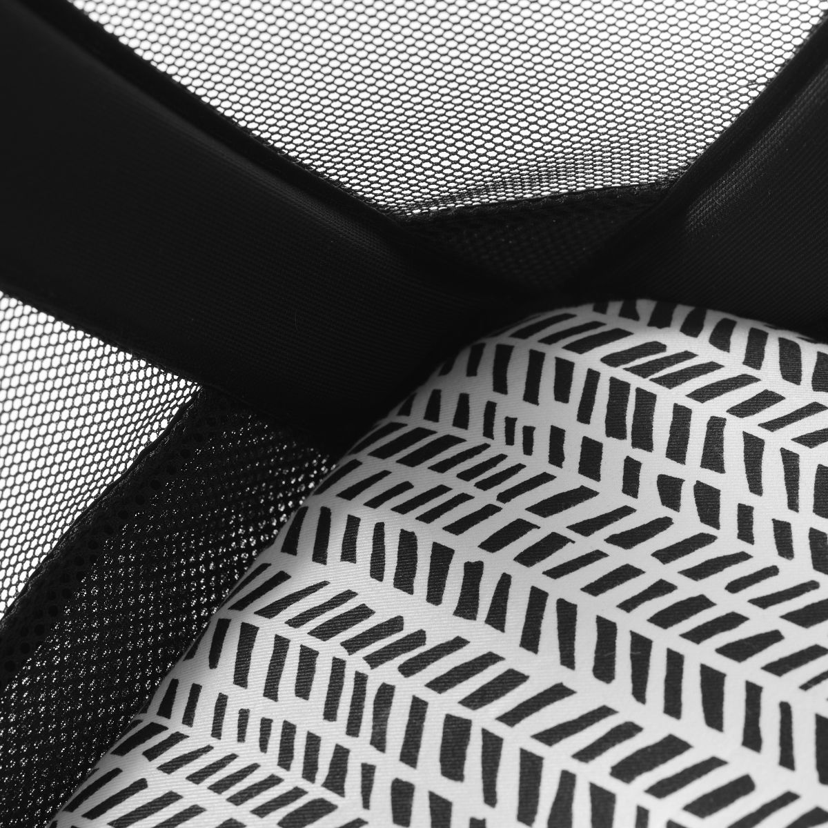 Nuna SENA aire Playard - Pottery Barn Kids Exclusive - Broken Arrow Caviar.