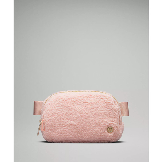 Lululemon Everywhere Belt Bag.