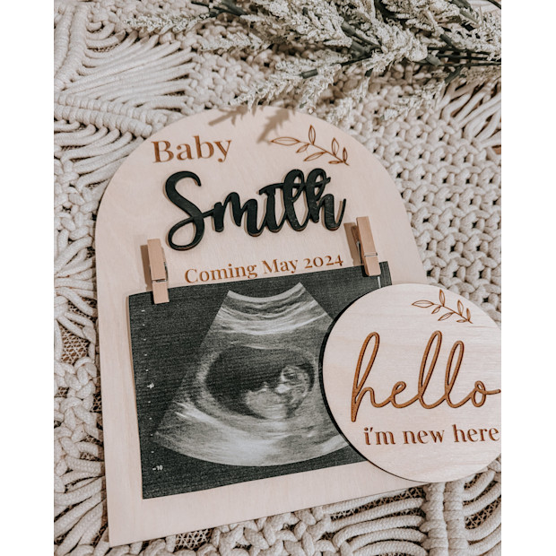 ValleyMeadows Personalized Pregnancy Announcement Frame Stand.