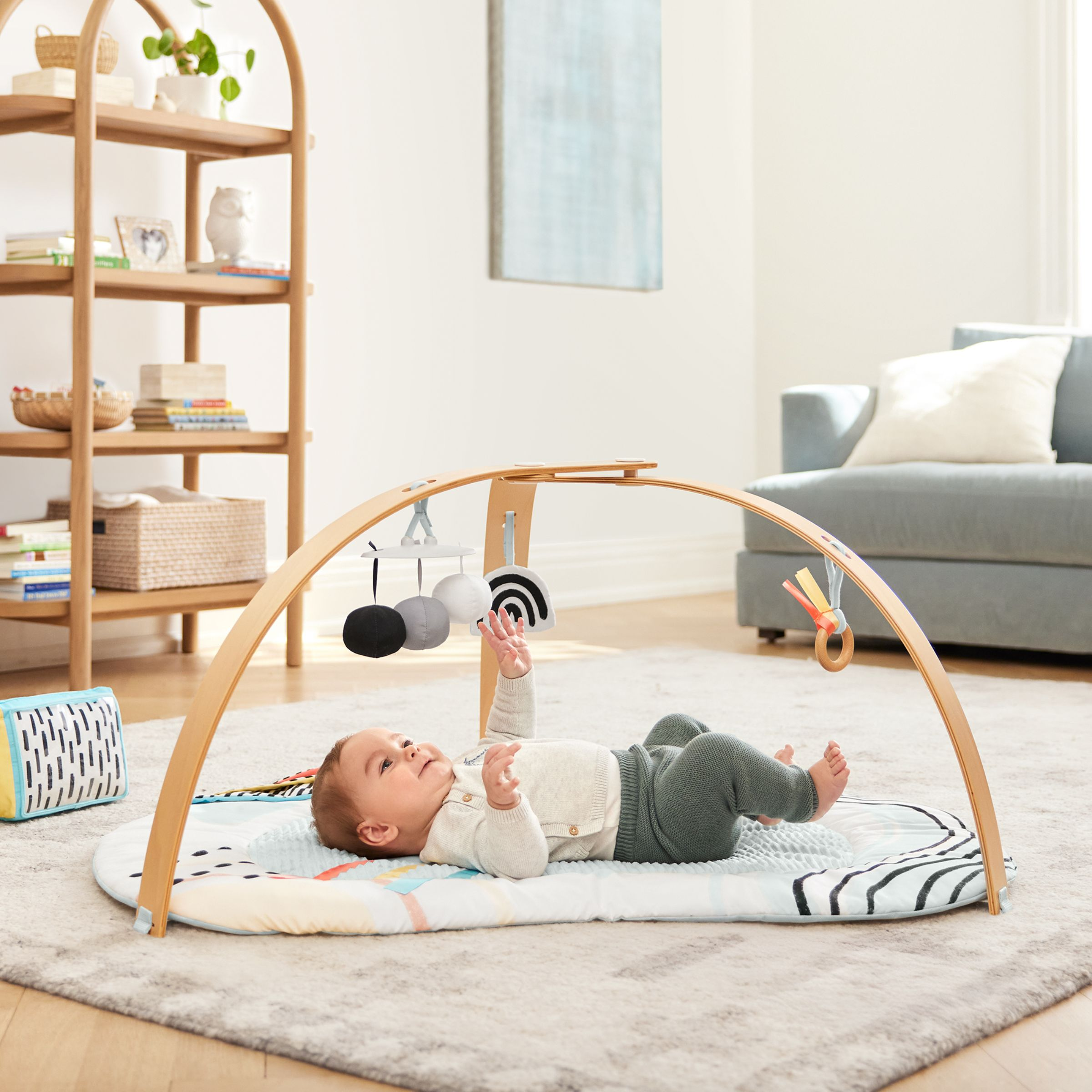 Skip Hop Discoverosity Montessori Activity Gym.