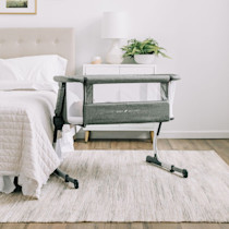 Baby delight beside me dreamer 2024 bassinet & bedside sleeper safety