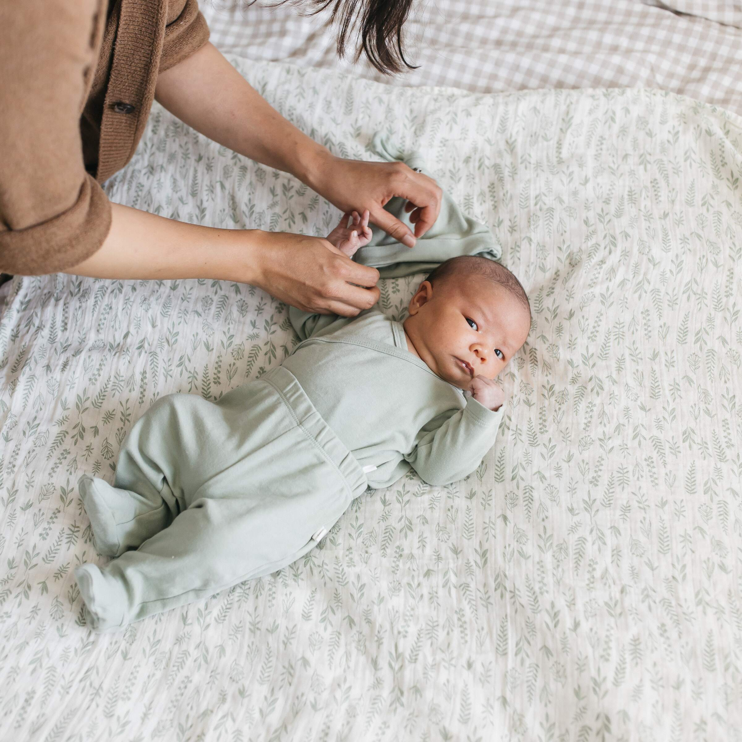 Tiny Kind New Arrivals Organic 4 Piece Gift Set - Multi Leaf, Newborn.