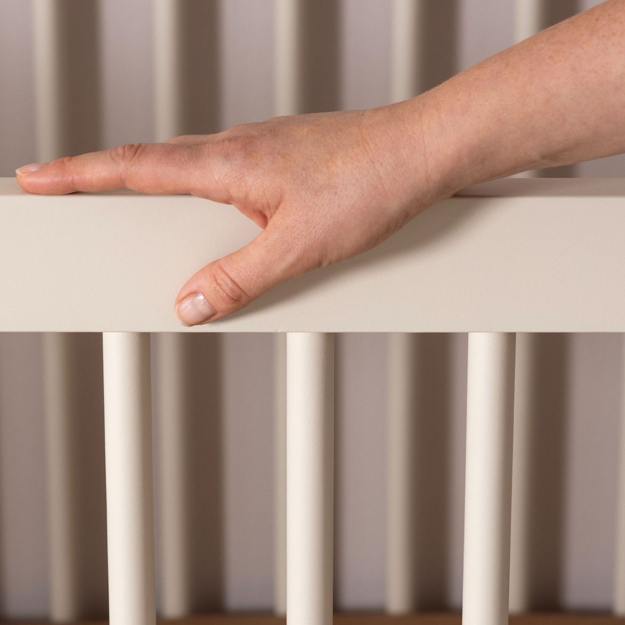 dadada Soho 3-in-1 Convertible Crib - Almond Milk/Walnut.