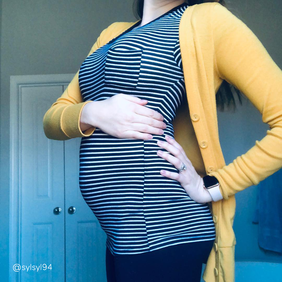 10-weeks-pregnant-bump-@sylsyl94