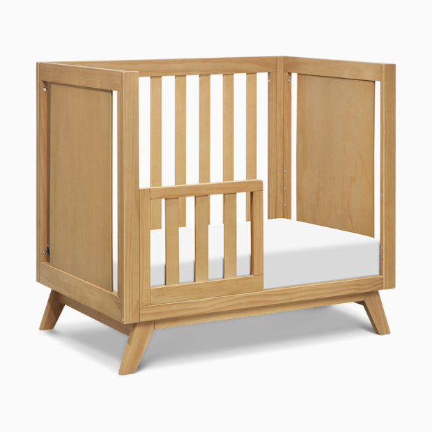 daVinci Otto 3-in-1 Convertible Mini Crib with 4" Mattress.