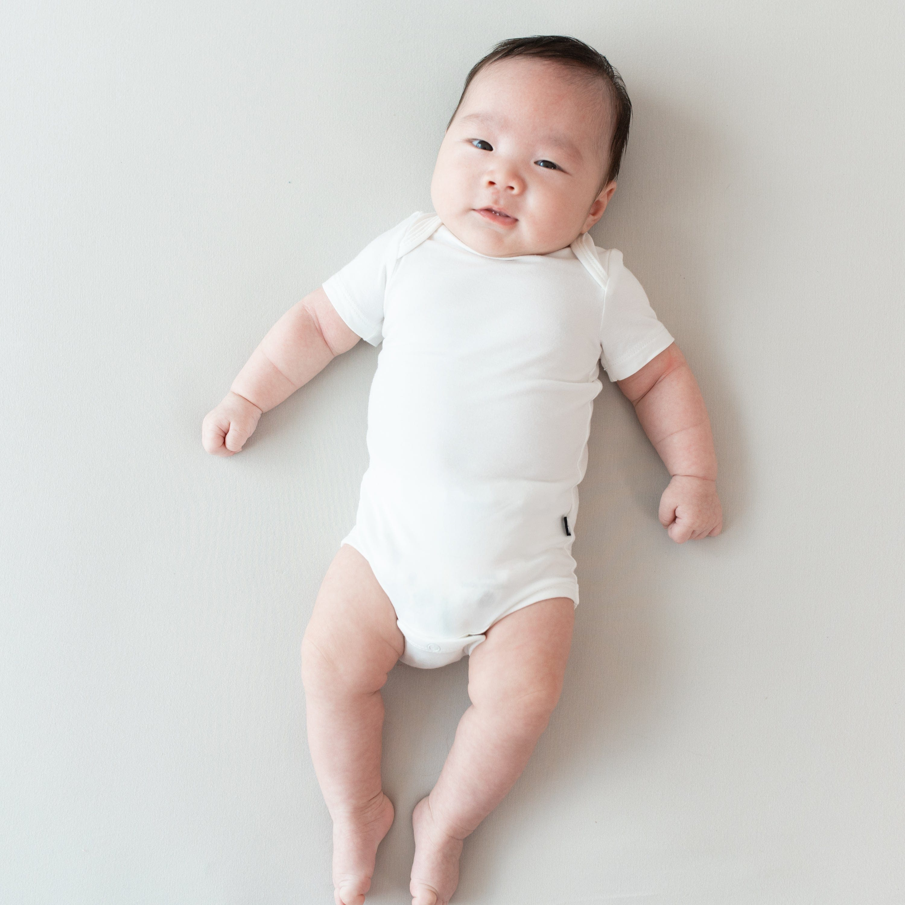 Kyte Baby Short Sleeve Bodysuit - Cloud, 0-3 M.