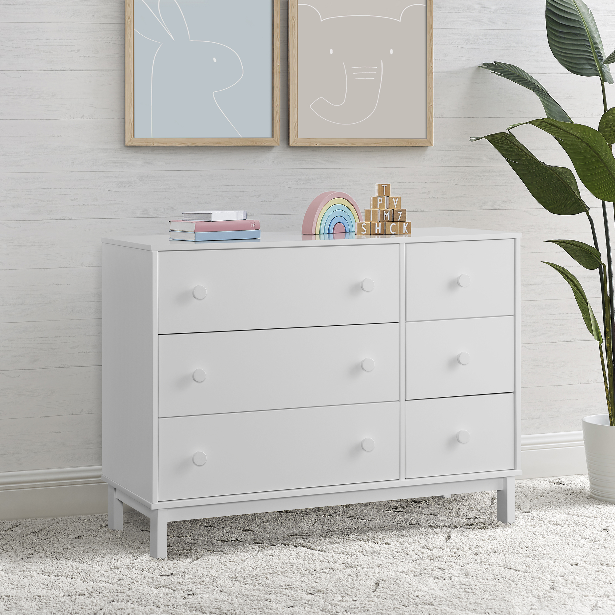 Delta Children babyGap Legacy 6 Drawer Dresser with Interlocking Drawers.