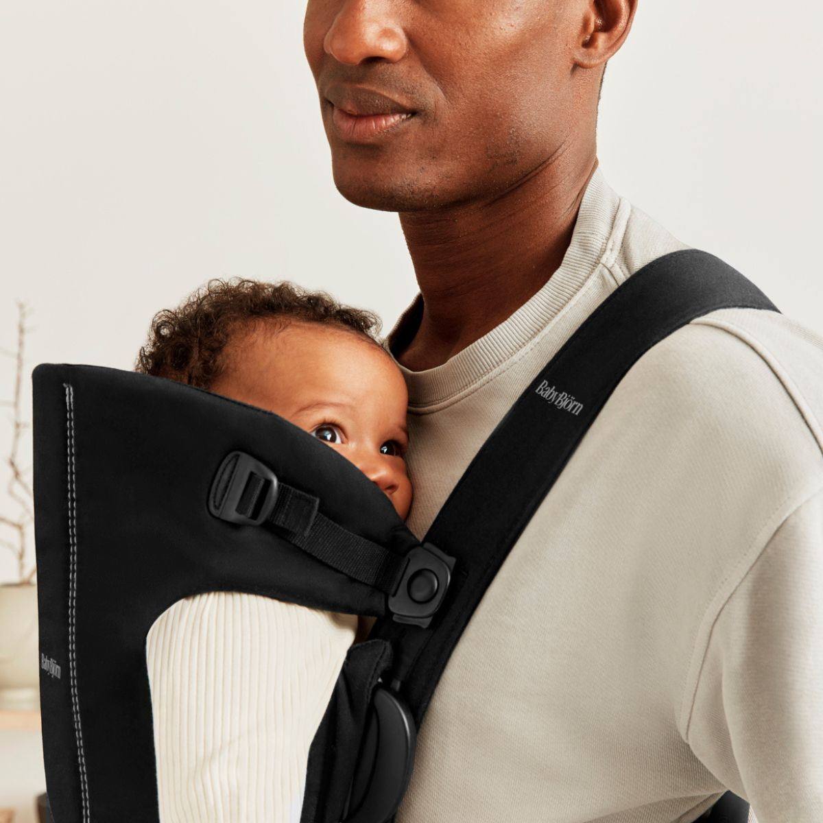 BabyBjörn Baby Carrier Mini - Black.