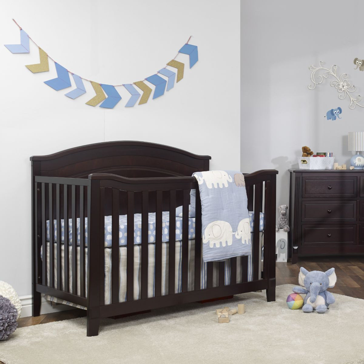 Sorelle Berkley Round Top Panel Crib - Espresso.