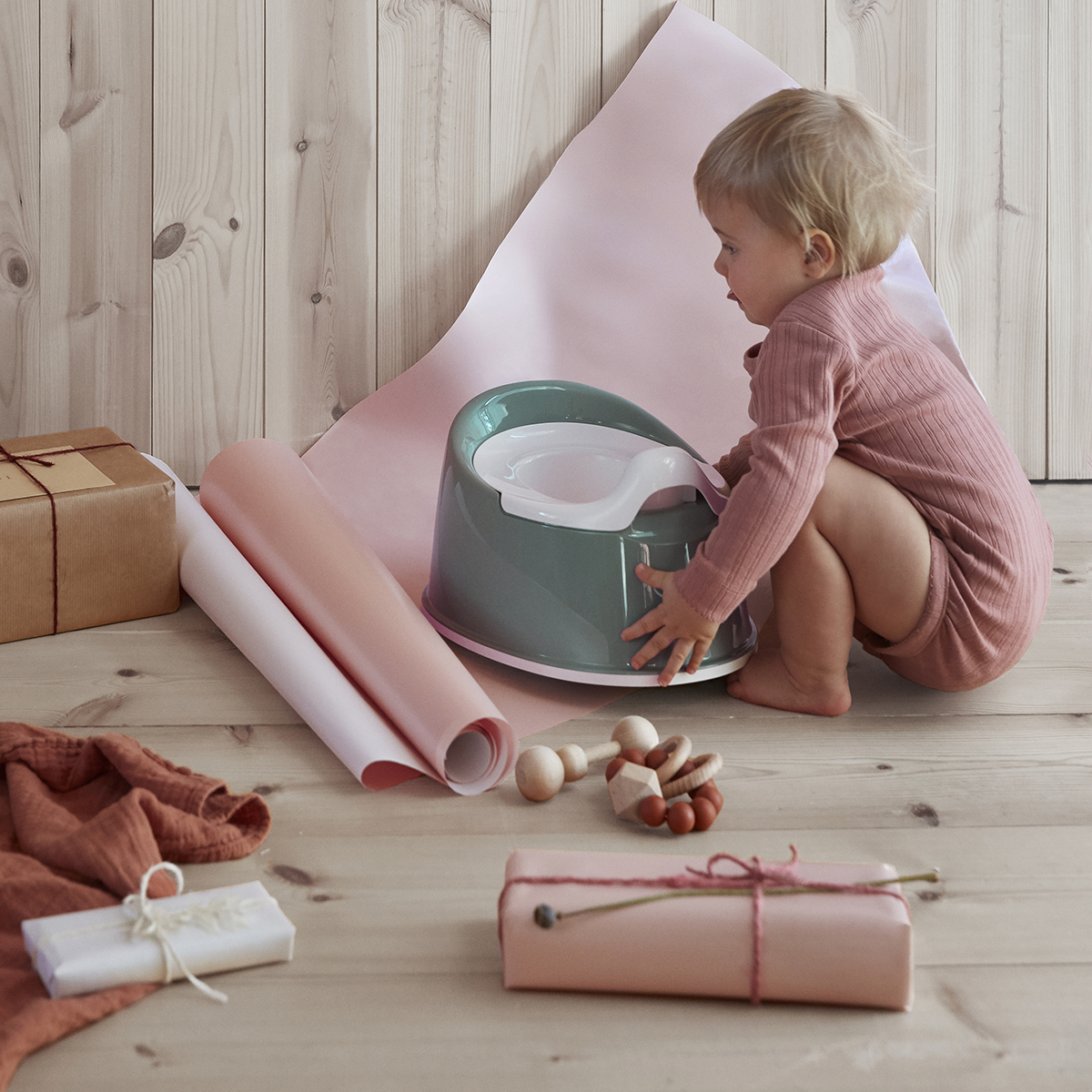 BabyBjörn Smart Potty - Deep Green/White.