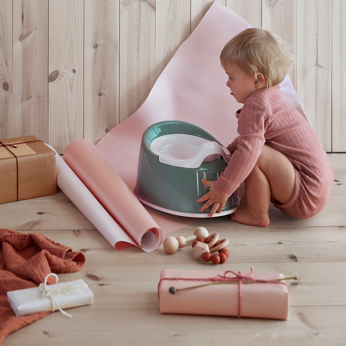 BabyBjörn Smart Potty - Deep Green/White.