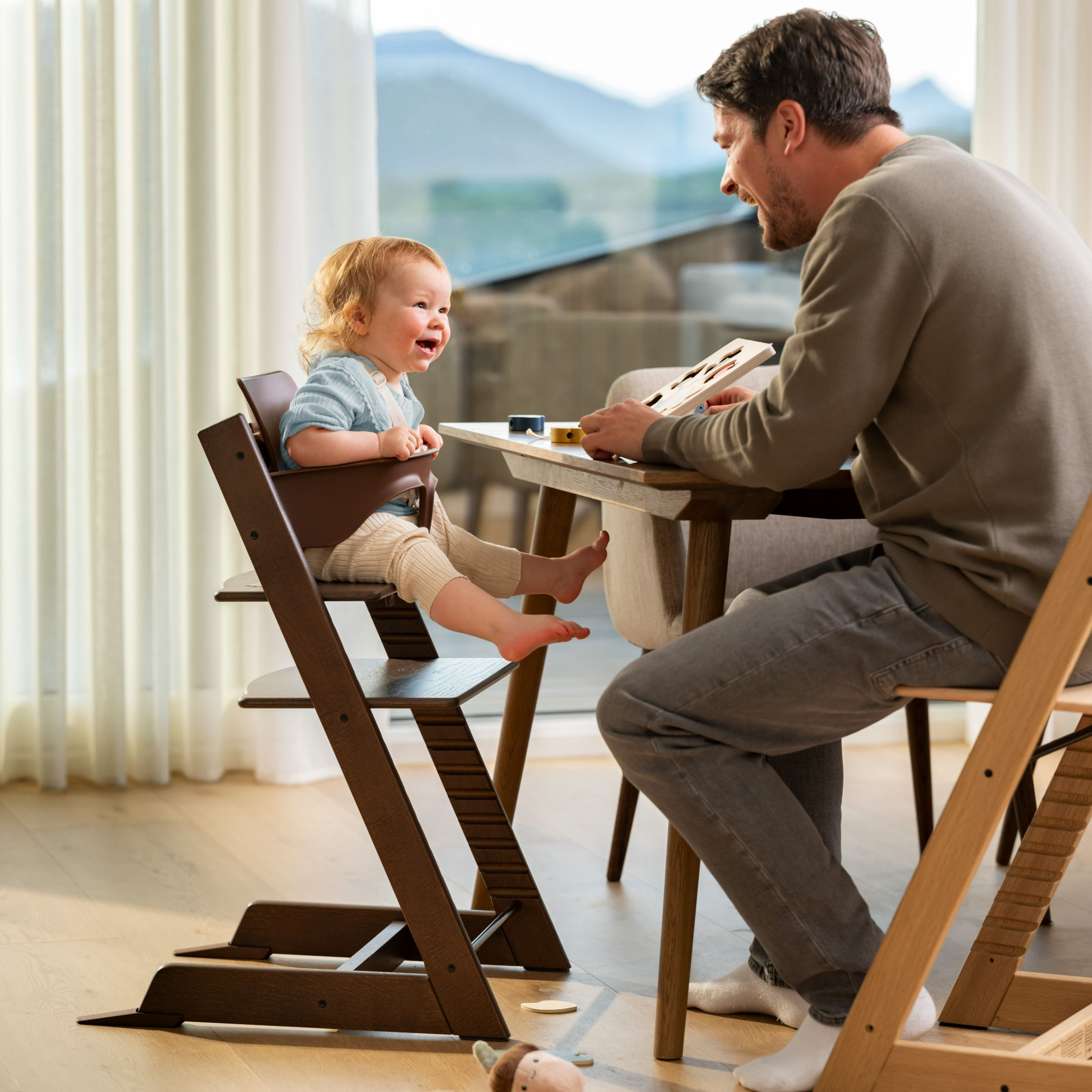 Stokke Tripp Trapp High Chair² + Newborn Set - Oak Brown/Anthracite Newborn.