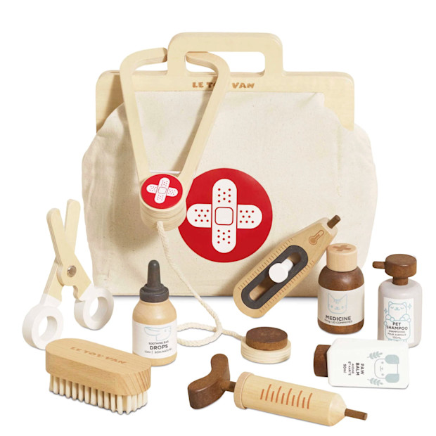 Le Toy Van Animal Vet Set.