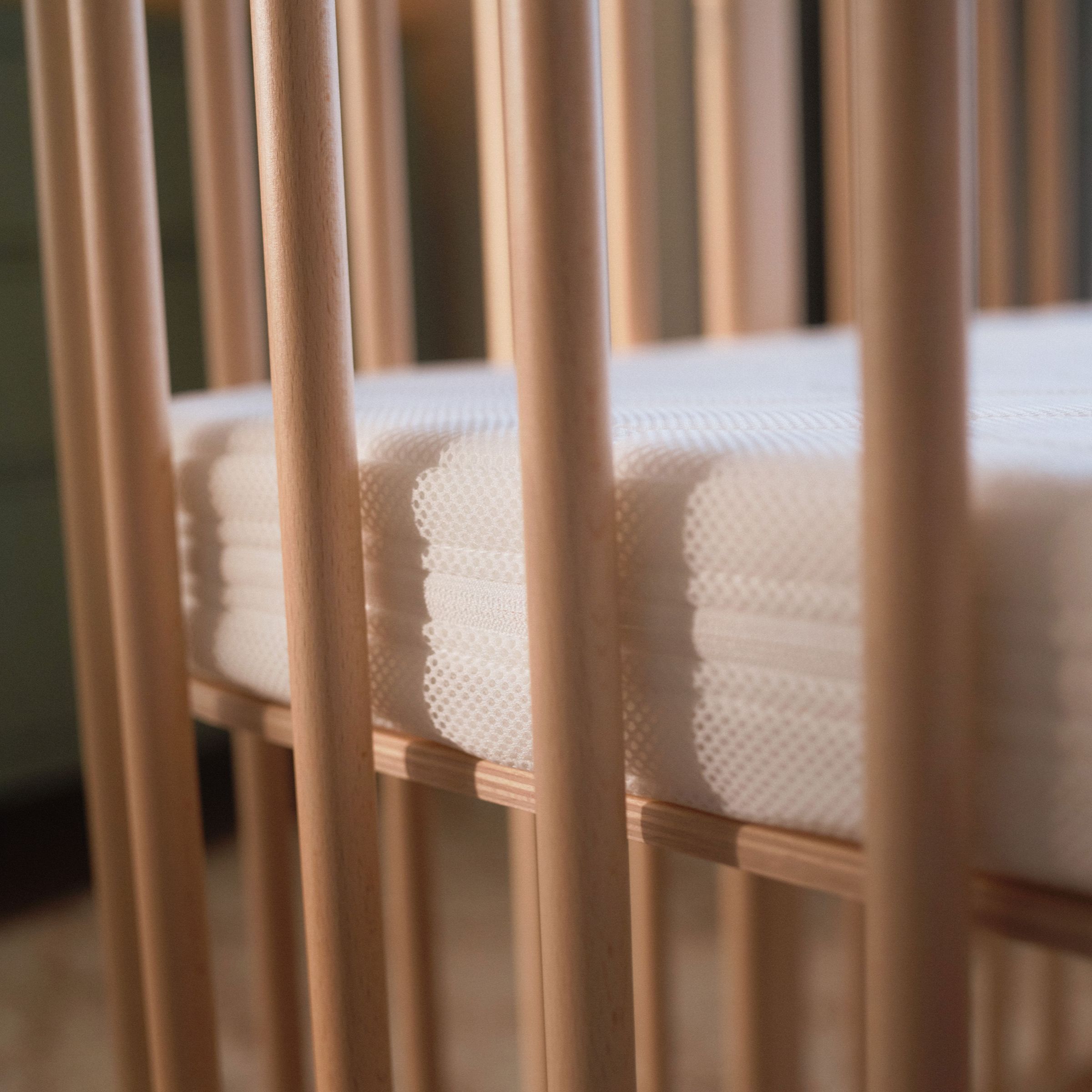 Stokke Nighti 3-in-1 Convertible Crib - Vanilla White.