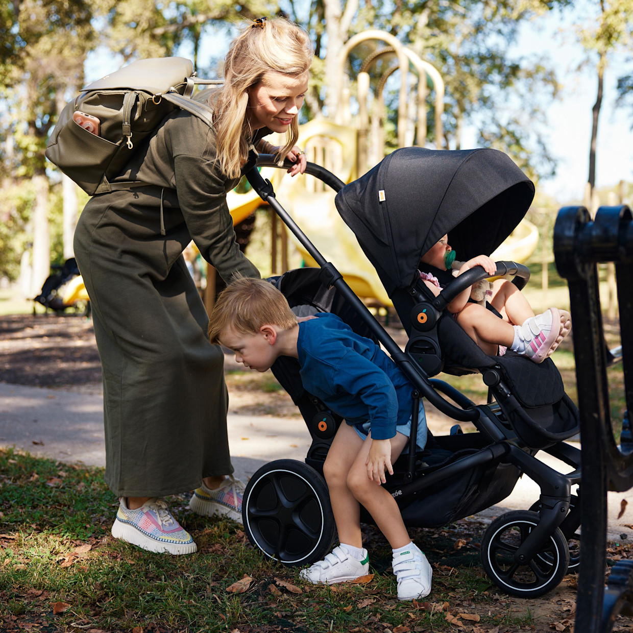 Zoe Journey Carry Cot - Black.