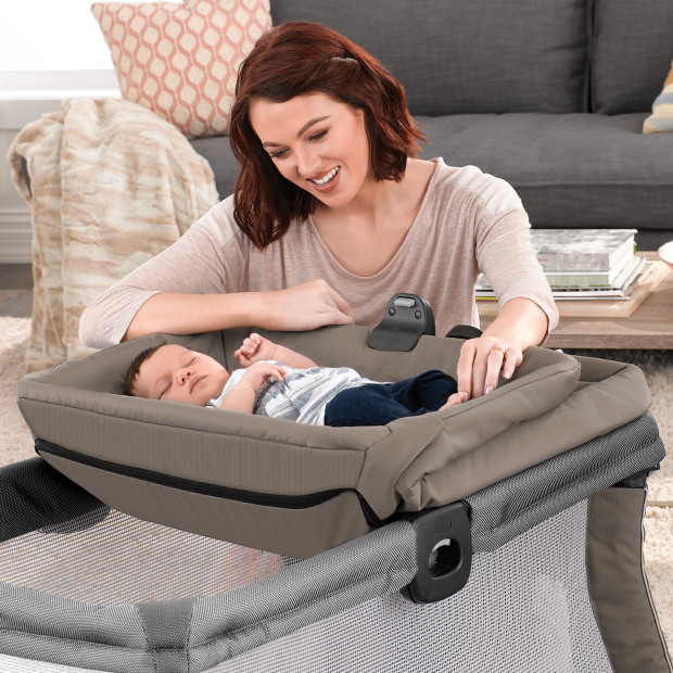 Chicco FastAsleep Portable Playard with 2-in-1 Changer/Napper - Verdant.
