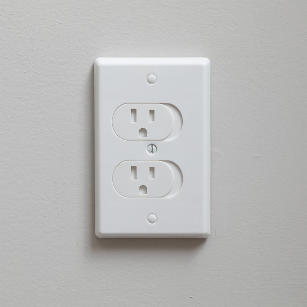 Qdos Universal Self-Closing Outlet Cover (3 Pack) - White.