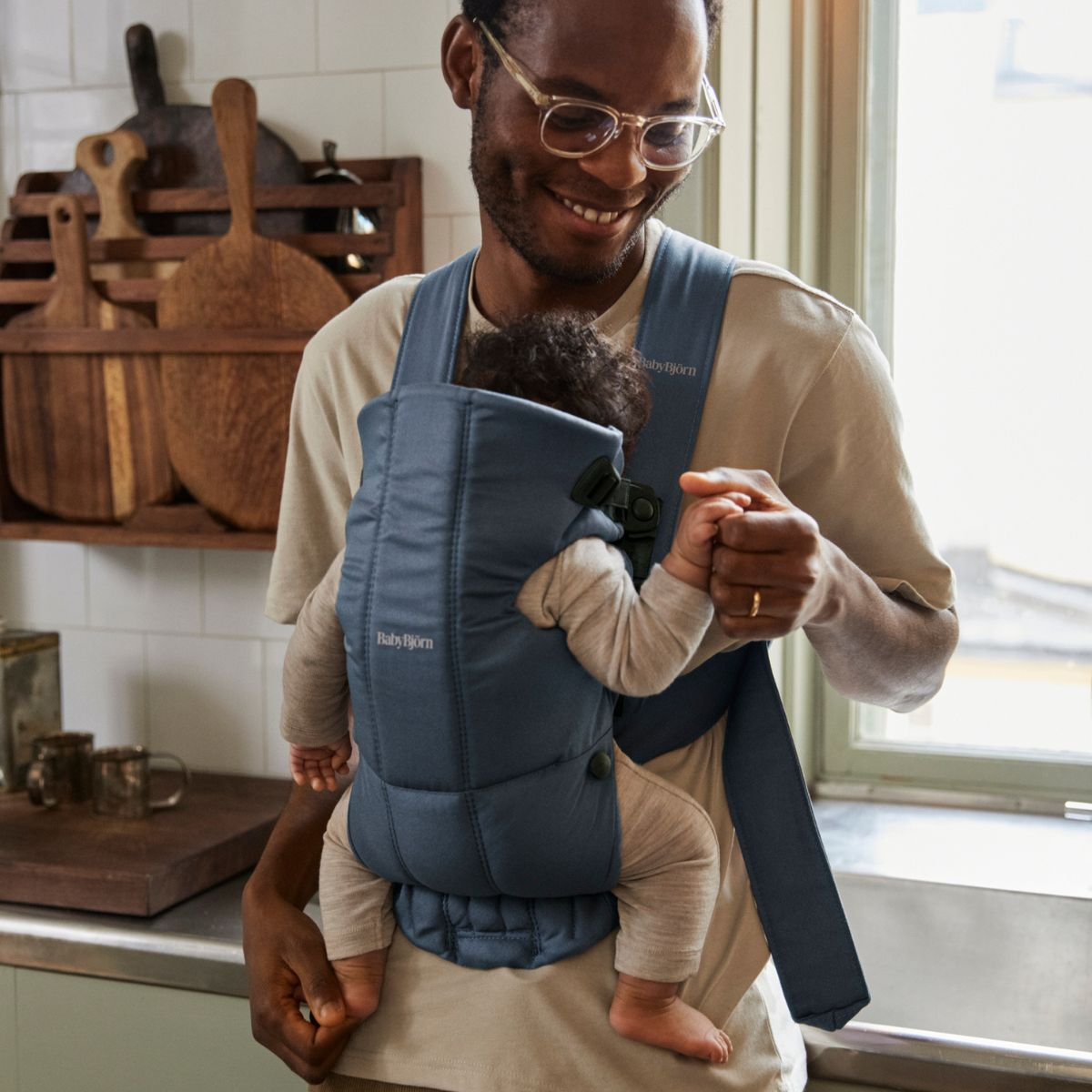 BabyBjörn Baby Carrier Mini - Vintage Indigo.