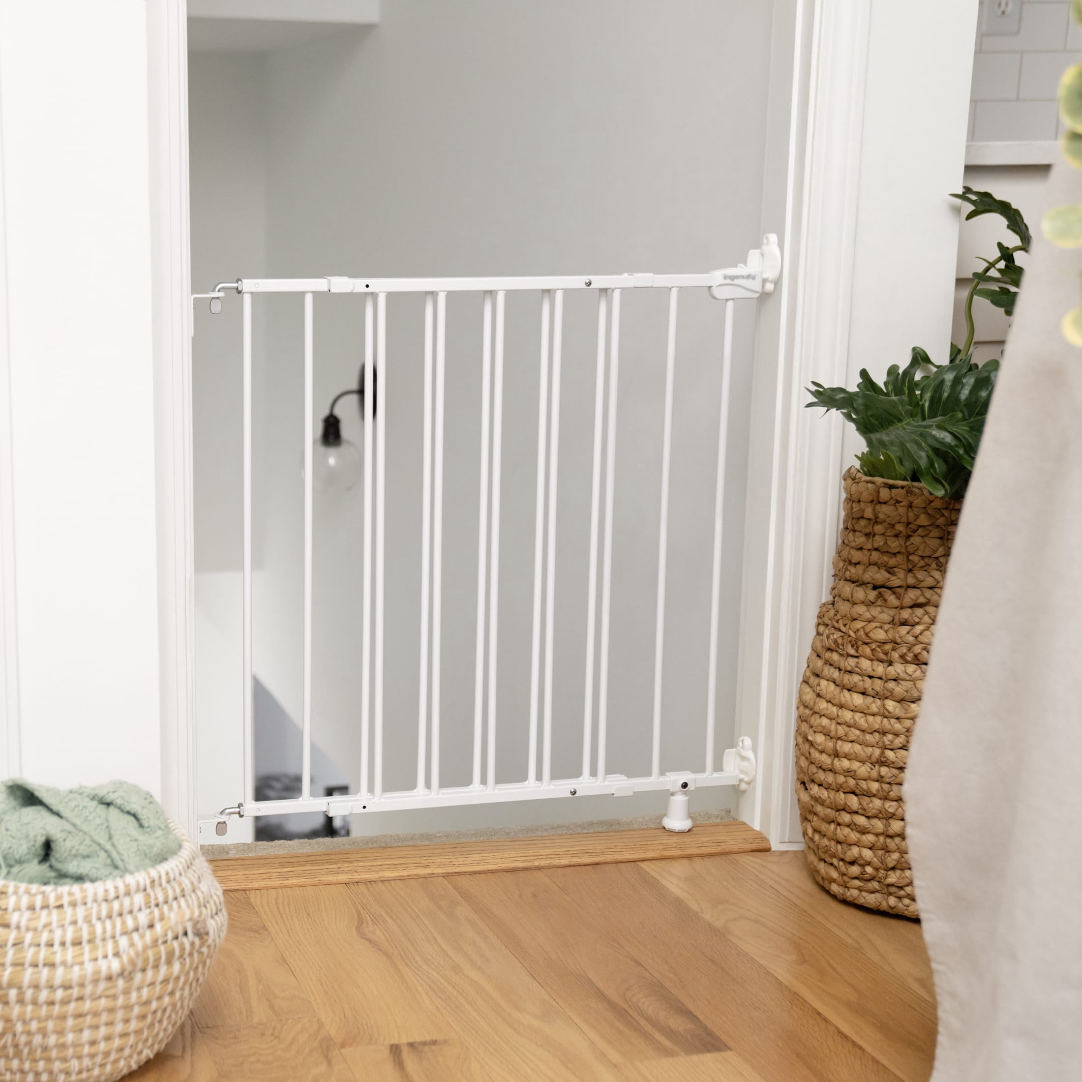Ingenuity The Stairway 42W Series Safety Pet and Baby Gate.
