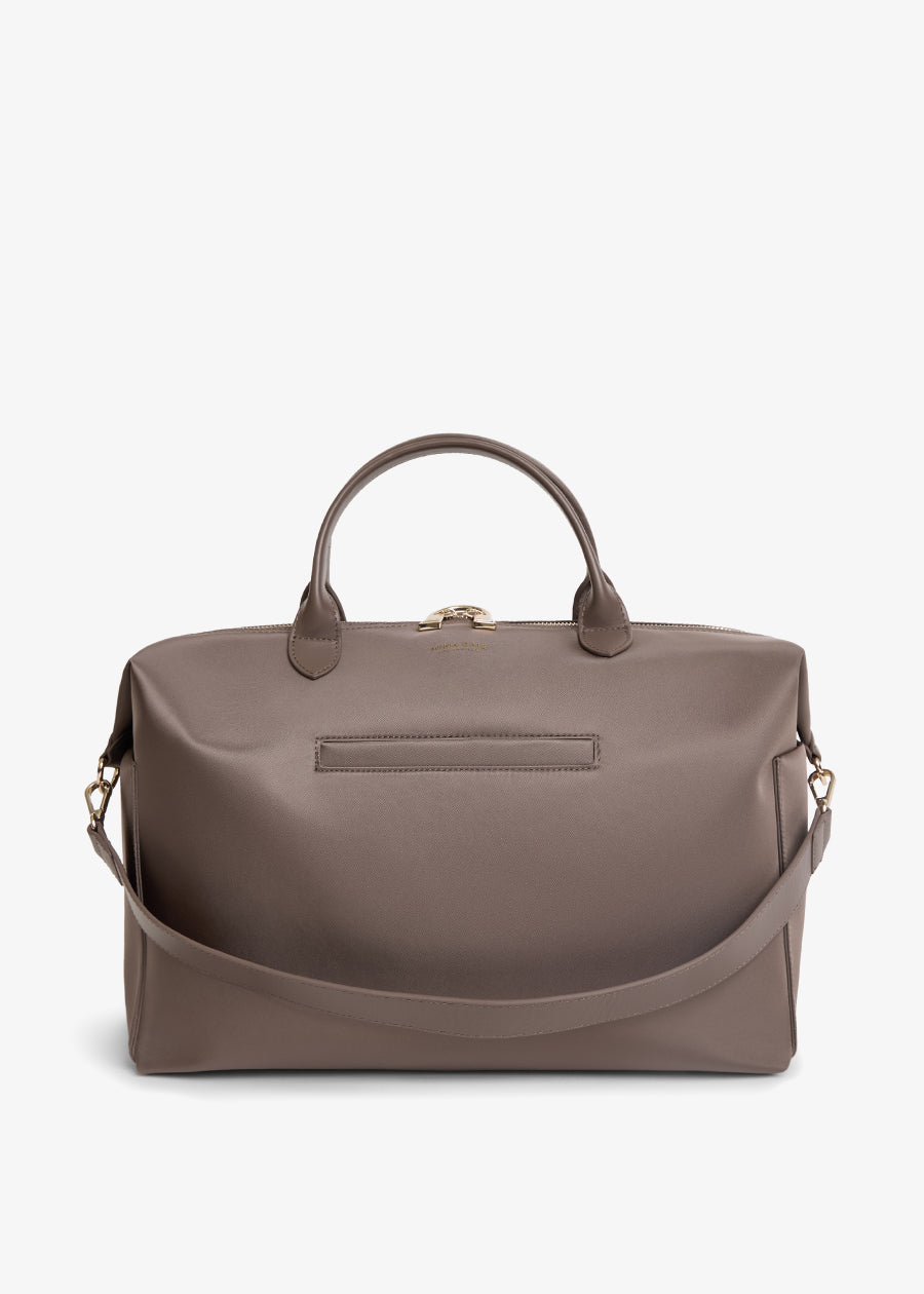 Mina Baie Nylon Full Emmy