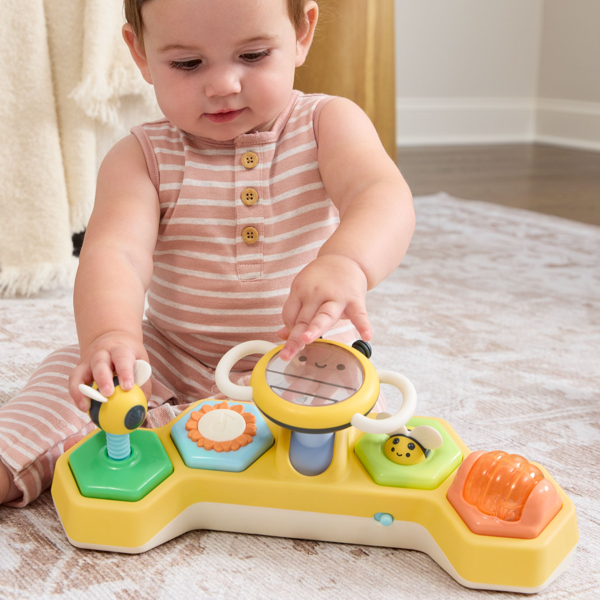 Skip Hop Farmstand See & Bee Steering Wheel & Tummy Time Baby Toy.