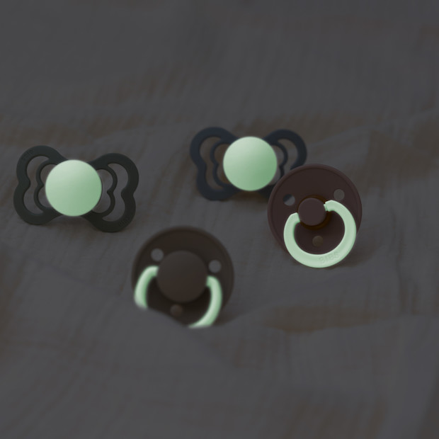 BIBS De Lux Glow-in-the-Dark Silicone Pacifier (2 Pack).