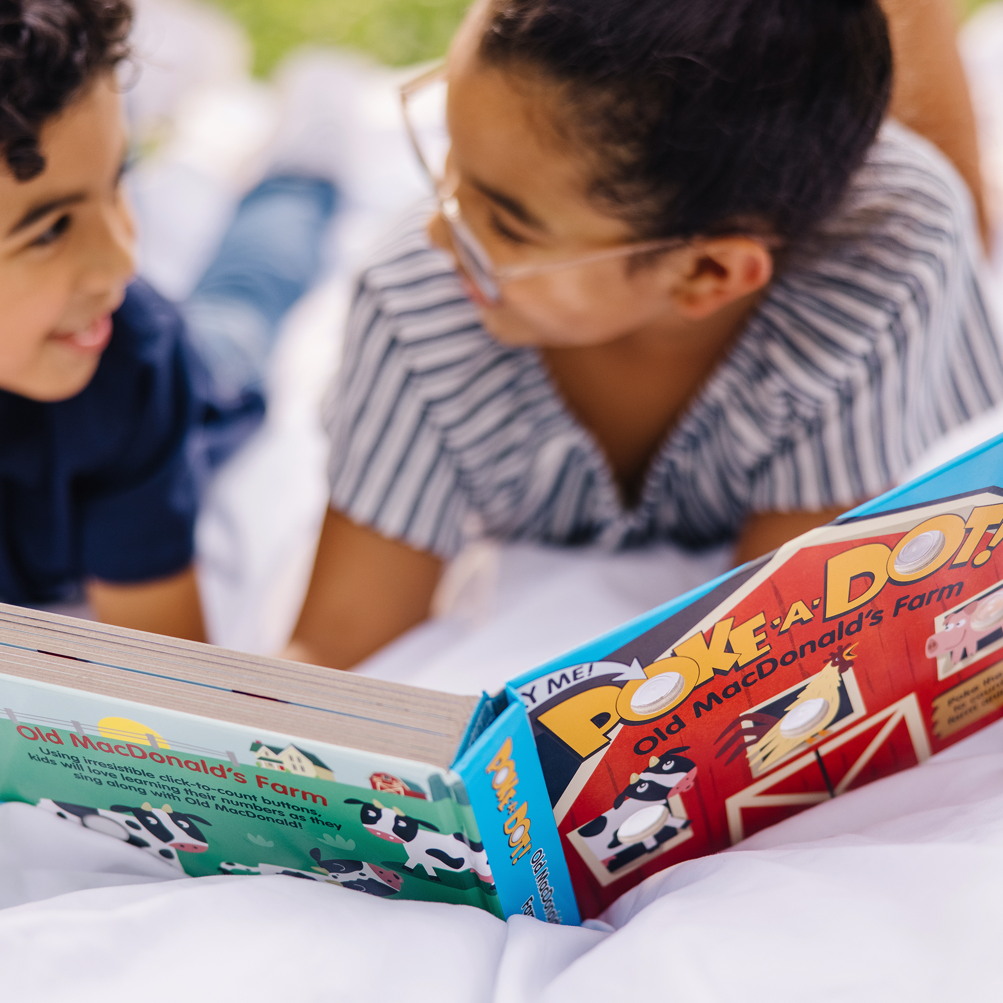 Melissa & Doug Poke-A-Dot: Old Macdonald's.