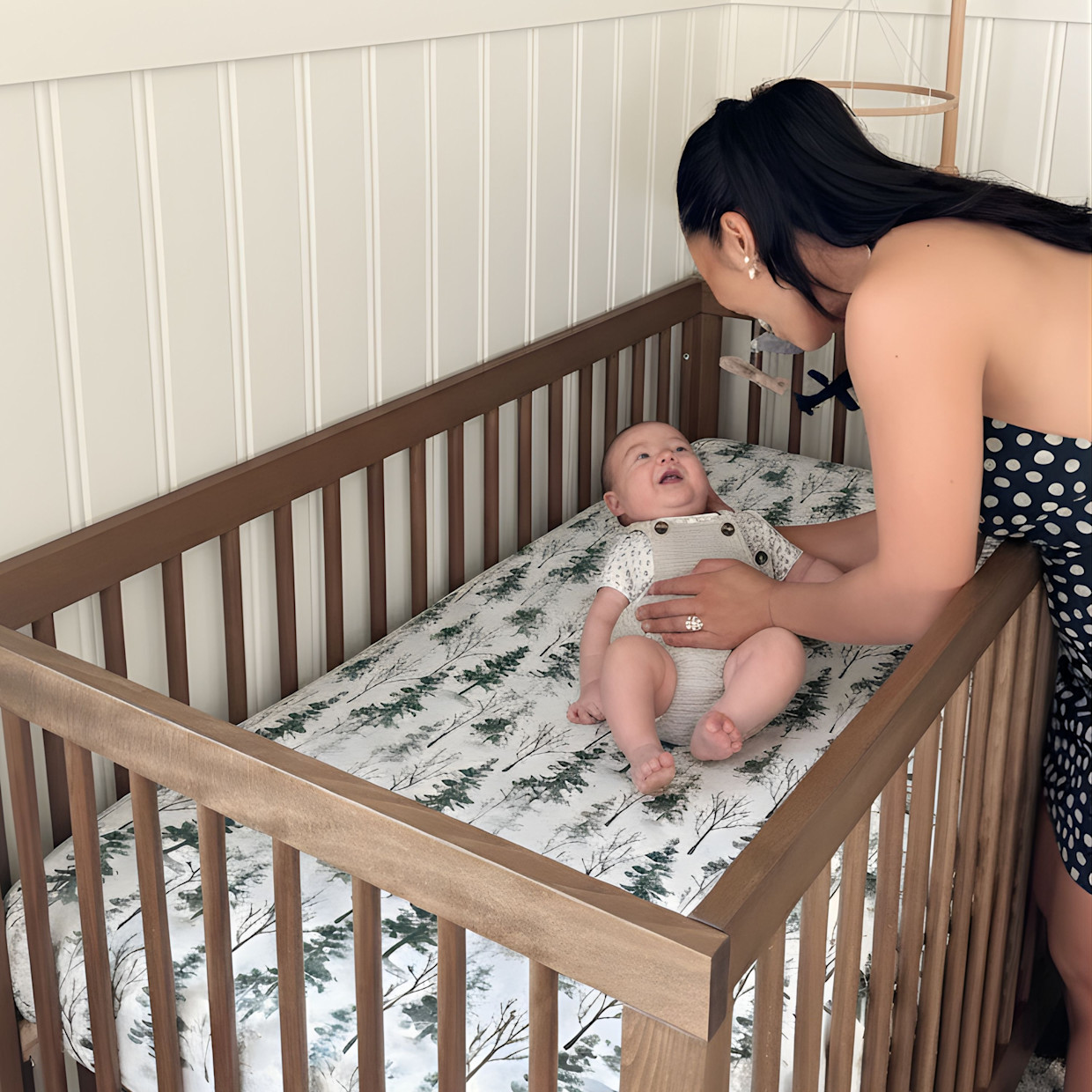 dadada Soho 3-in-1 Convertible Crib - Walnut.