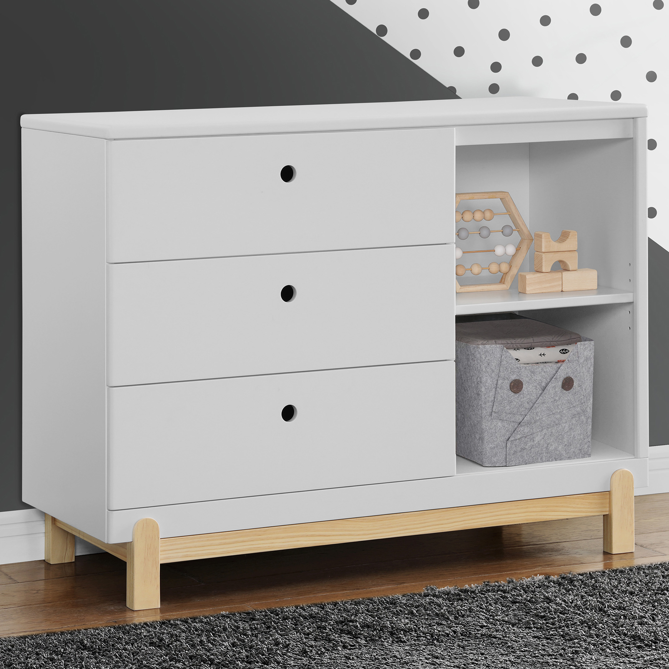 Delta Children Poppy 3 Drawer Dresser - Bianca White/Natural.