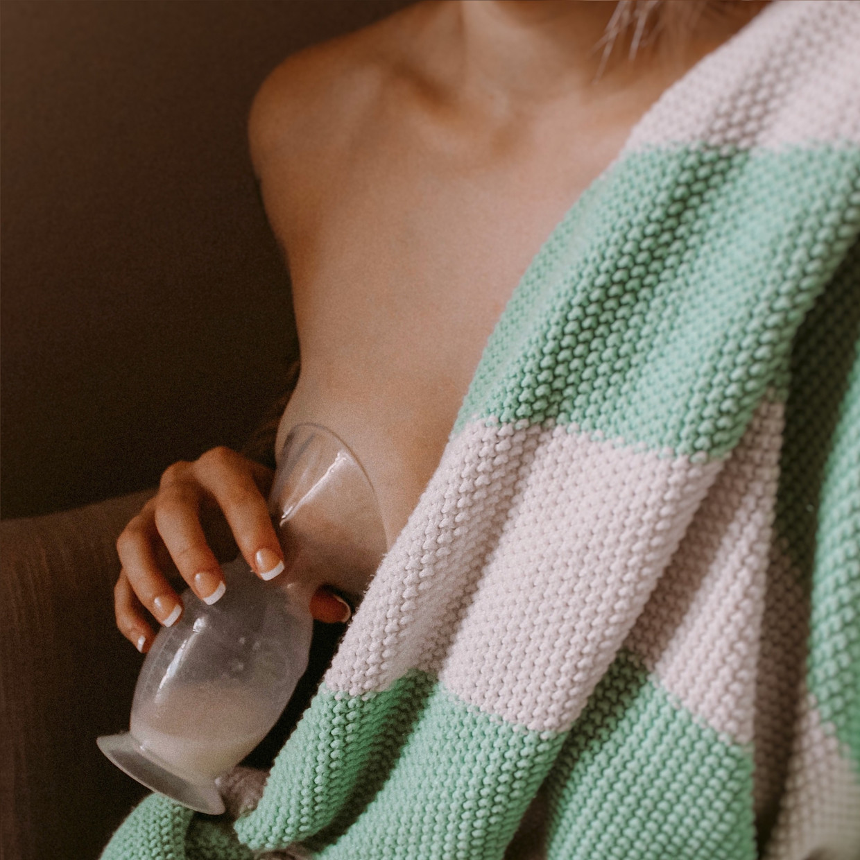 Haakaa Silicone Breast Pump with Lid.