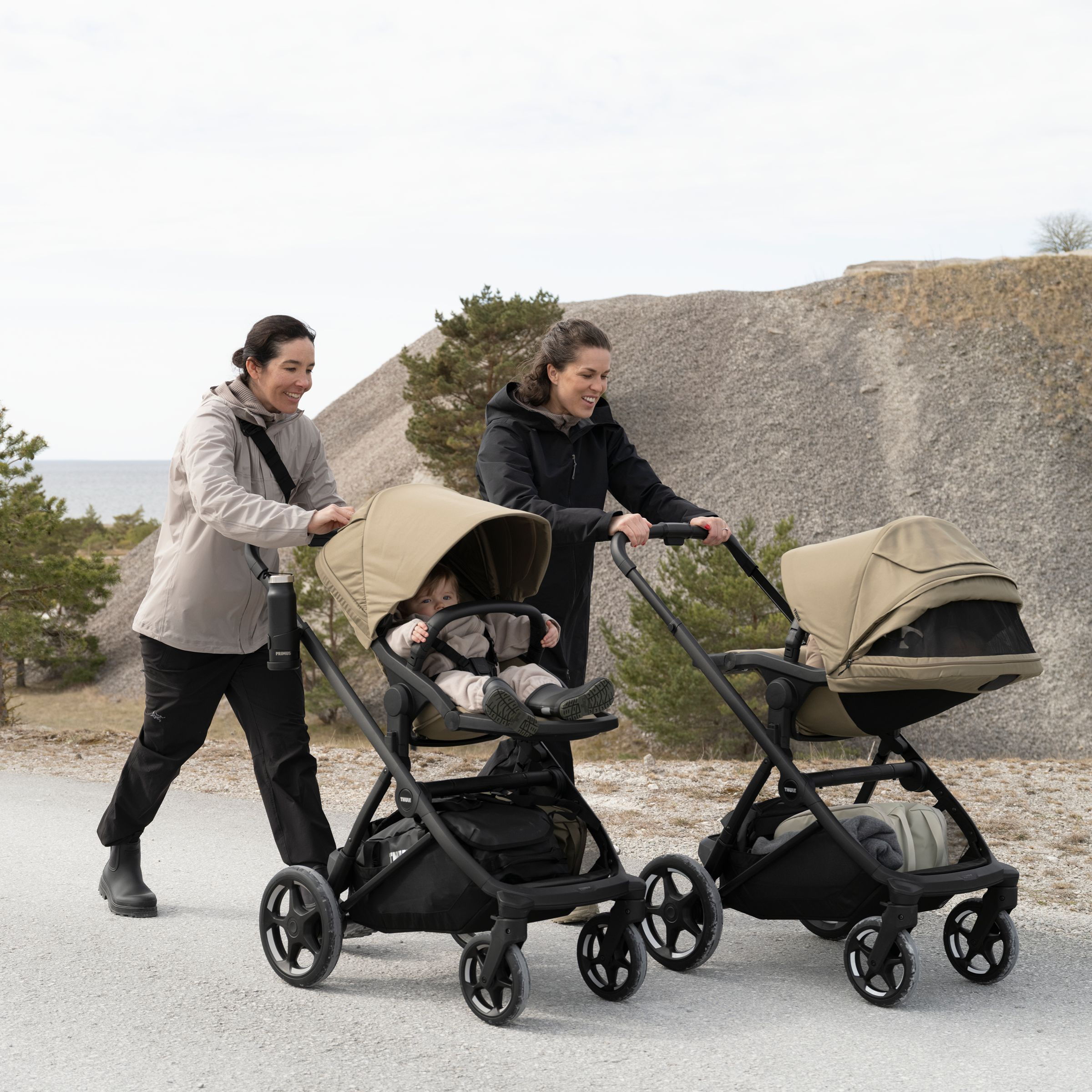 Thule Charm Stroller - Darkest Blue.