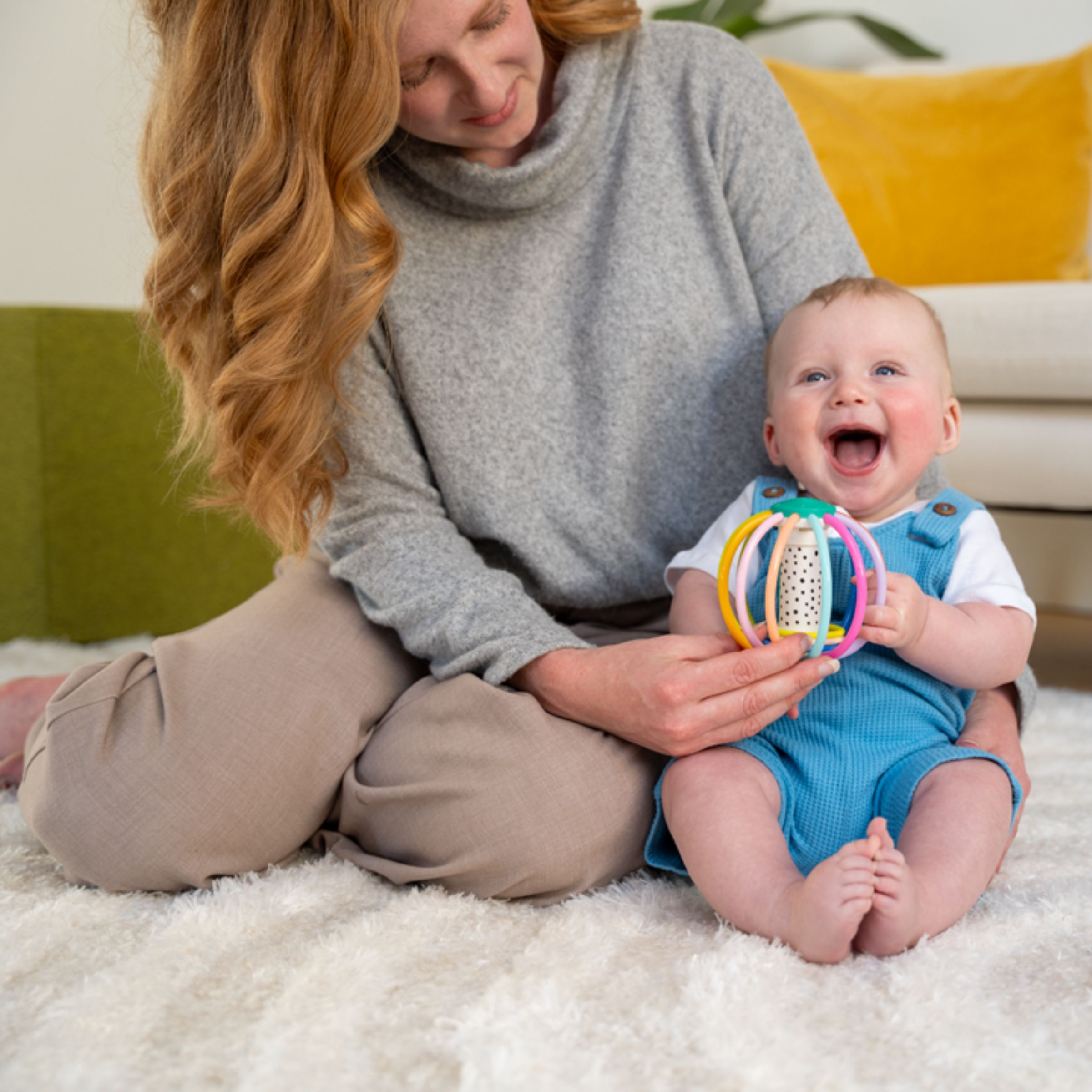 Manhattan Toy Whistle Ball Colorpop Rattle.