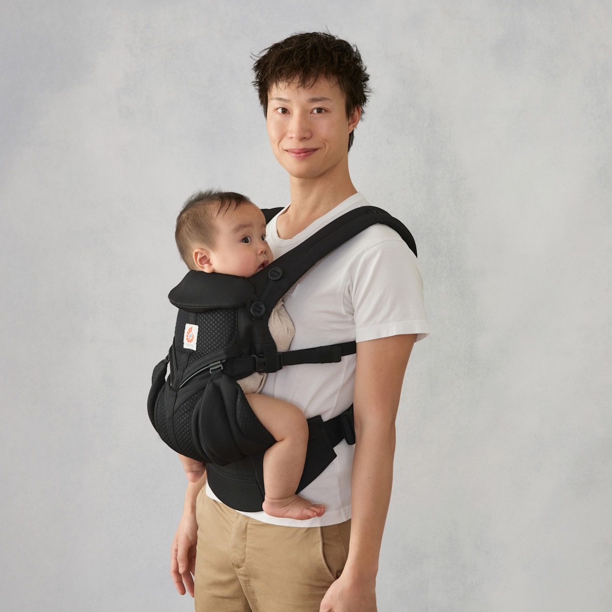 Ergobaby Omni Classic Carrier - Onyx Black Mesh.