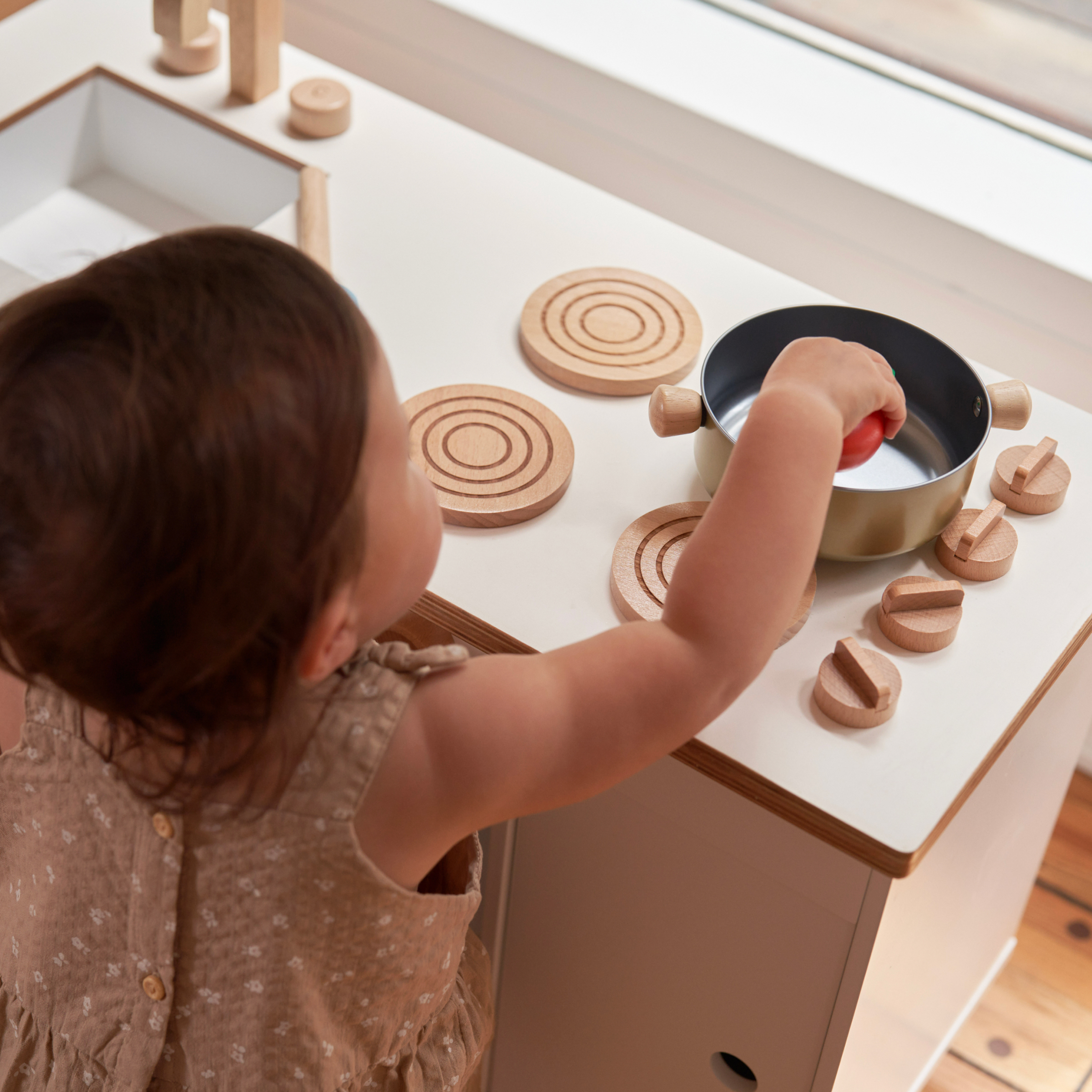 Lalo Pots & Pans - Metallic.