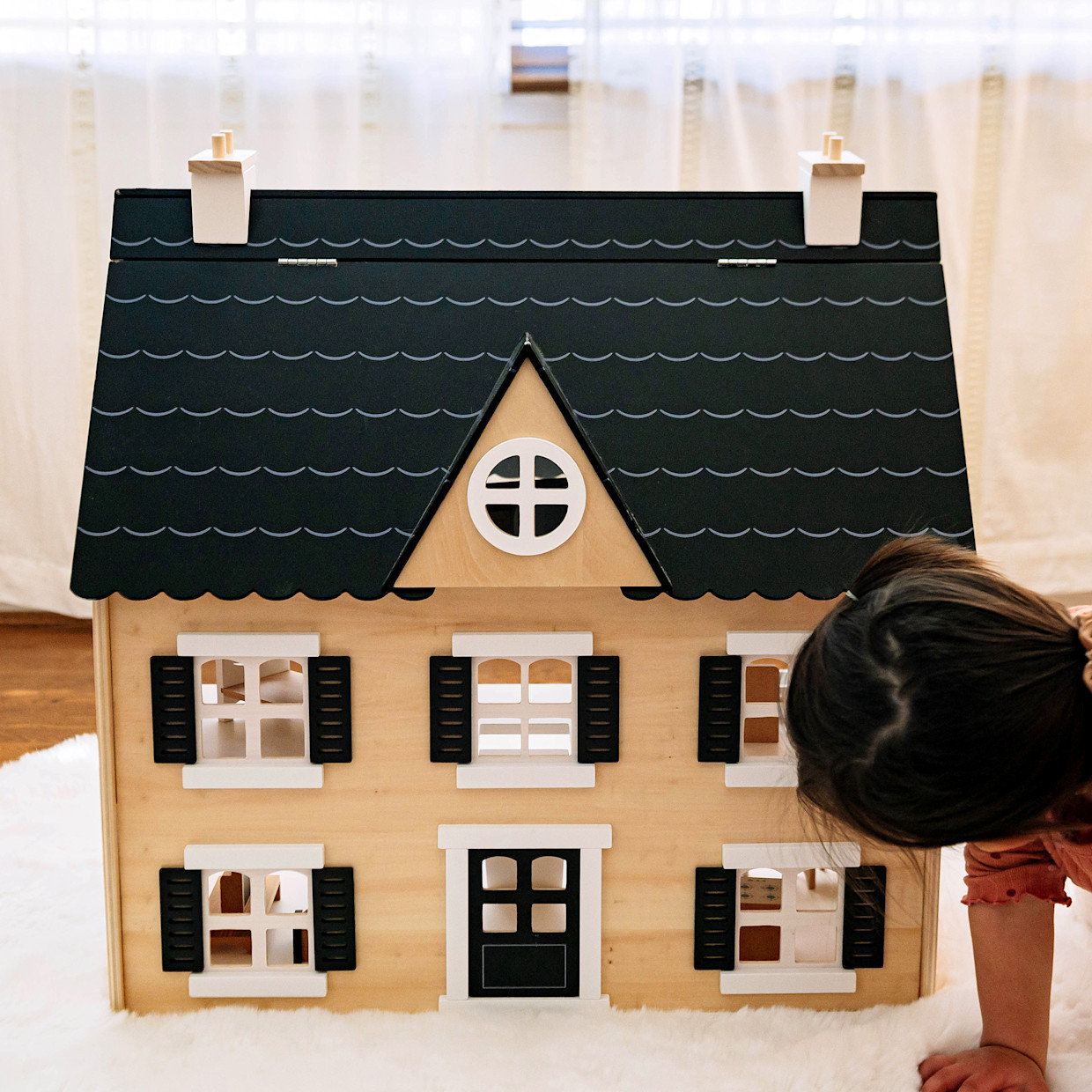 Wonder & Wise Dollhouse.