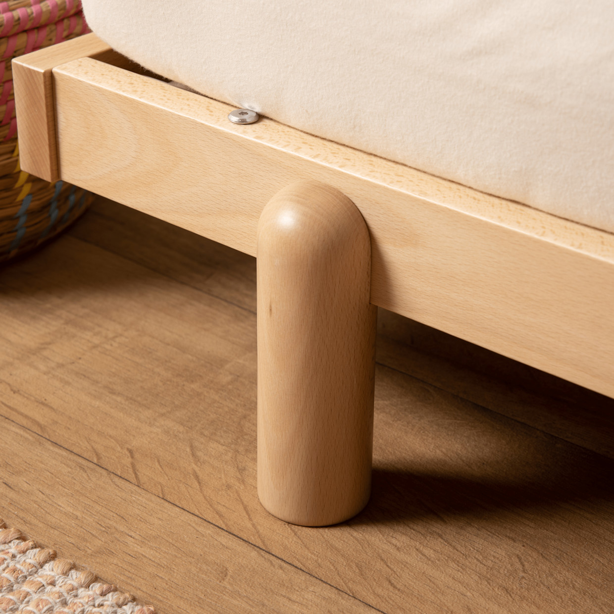 dadada Bliss 4-in-1 Convertible Crib - White/Natural.