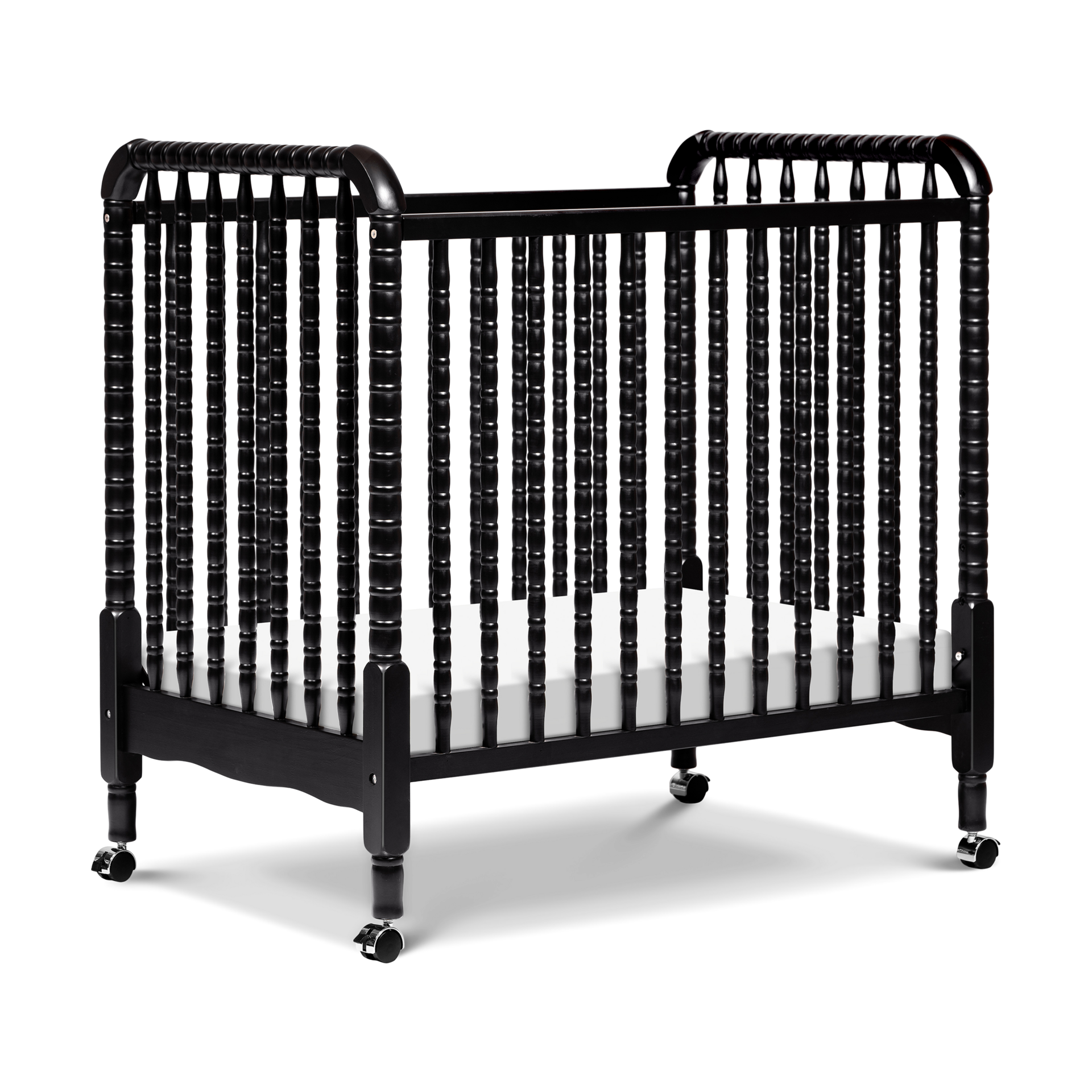 daVinci Jenny Lind 3-in-1 Convertible Mini Crib.